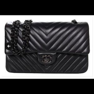 BLACK CHANEL CHEVRON LIKE NEW BOX AND DUST BAG